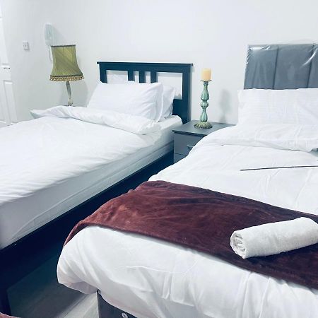 1 Bed Apartment With 2 Beds 1 Double Plus 1 Single Birmingham Buitenkant foto