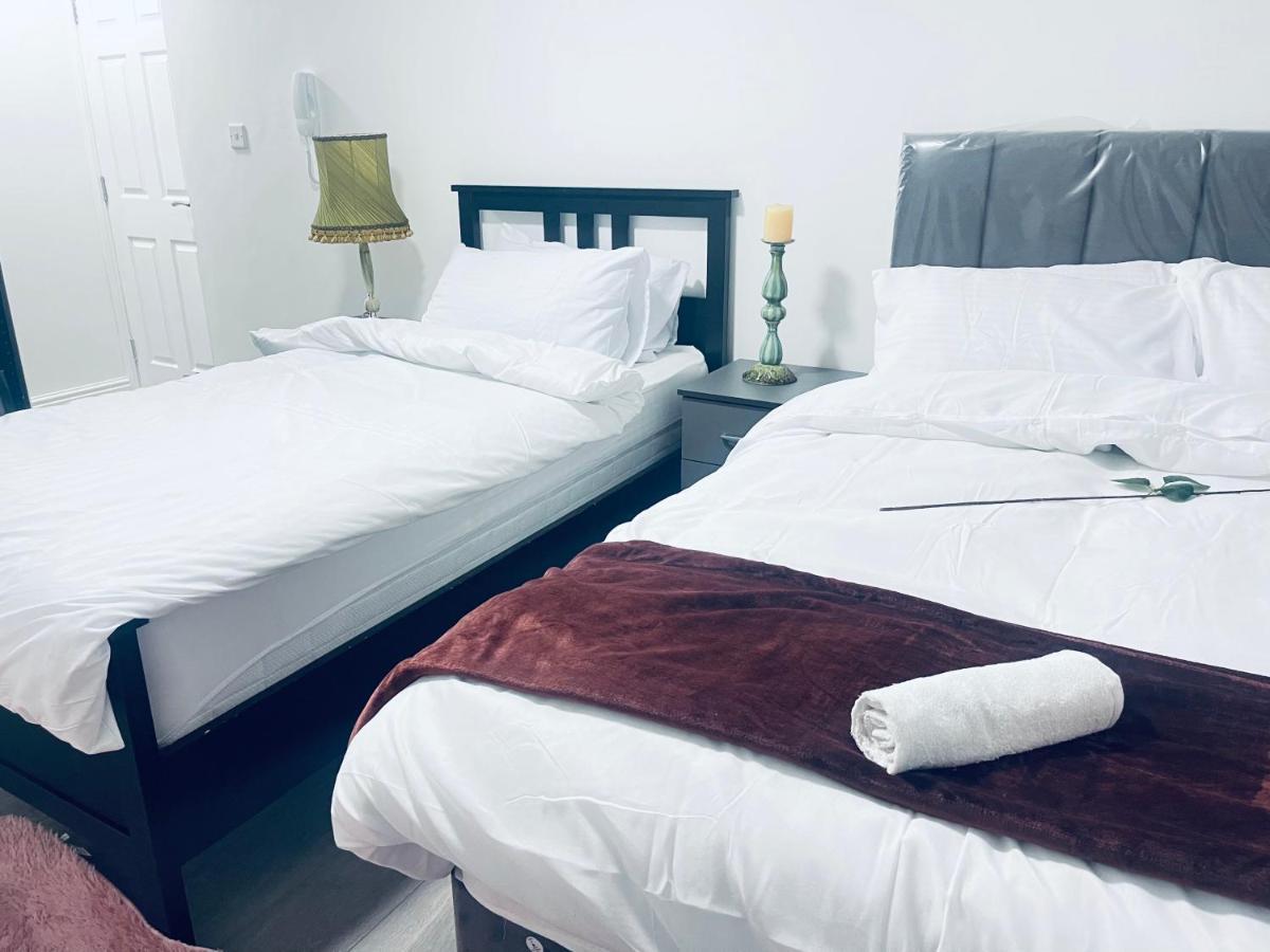 1 Bed Apartment With 2 Beds 1 Double Plus 1 Single Birmingham Buitenkant foto