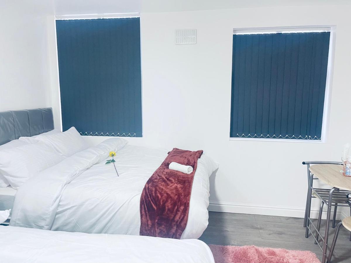 1 Bed Apartment With 2 Beds 1 Double Plus 1 Single Birmingham Buitenkant foto