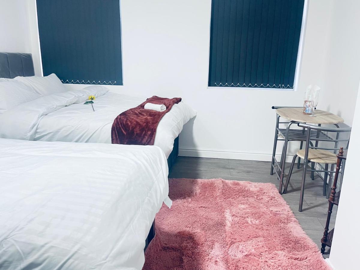 1 Bed Apartment With 2 Beds 1 Double Plus 1 Single Birmingham Buitenkant foto