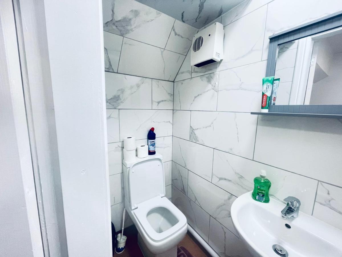 1 Bed Apartment With 2 Beds 1 Double Plus 1 Single Birmingham Buitenkant foto