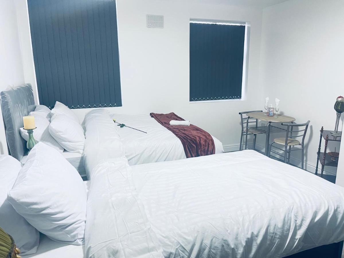 1 Bed Apartment With 2 Beds 1 Double Plus 1 Single Birmingham Buitenkant foto