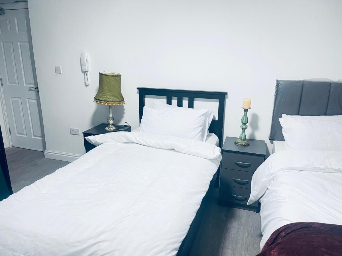 1 Bed Apartment With 2 Beds 1 Double Plus 1 Single Birmingham Buitenkant foto