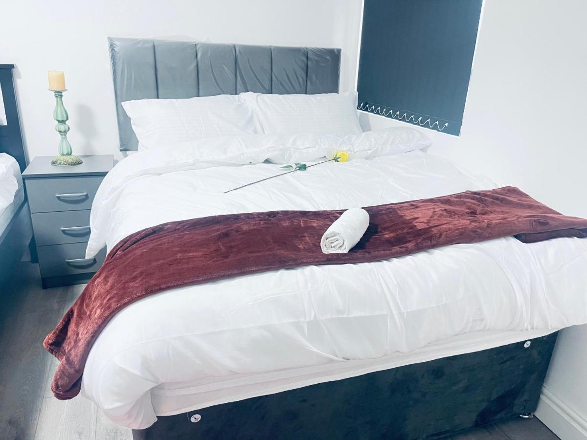 1 Bed Apartment With 2 Beds 1 Double Plus 1 Single Birmingham Buitenkant foto